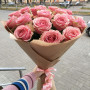 17 розовых роз