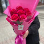 7 малиновых роз